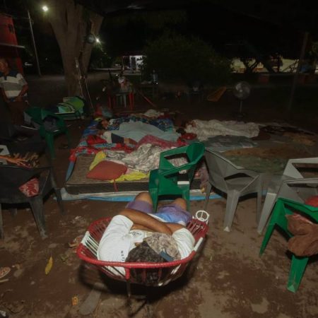 Habitantes de Tecomán duermen en la calle ante el temor de otro temblor – El Sol de Sinaloa