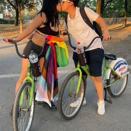 Novia le regala una moto a su pareja por darle permiso para abrir cuenta de OnlyFans – El Sol de Sinaloa