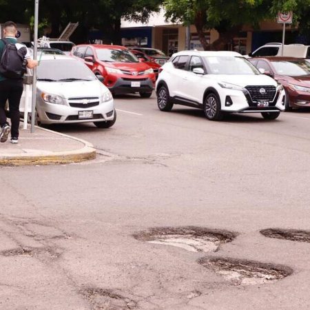 Residentes de Culiacán Exponen enormes baches – El Sol de Sinaloa