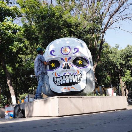 Ayuntamiento de Culiacán convierte réplica de cabeza olmeca en calaverita – El Sol de Sinaloa