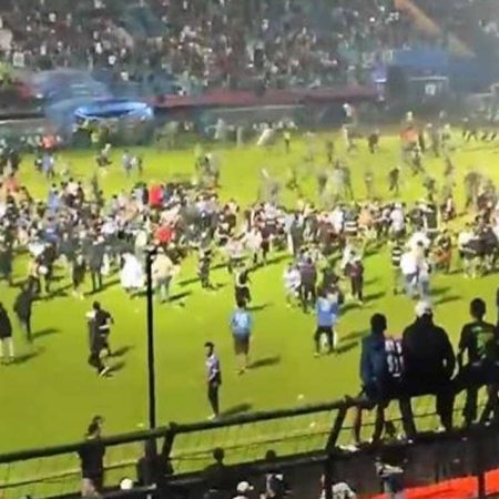 Video Pelea en partido de futbol en Indonesia donde murieron 127 personas – El Sol de Sinaloa