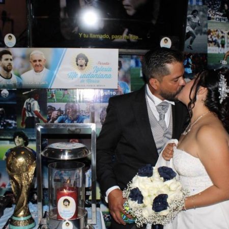 Video: pareja realiza la primera boda en la iglesia maradoniana de Puebla – El Sol de Sinaloa