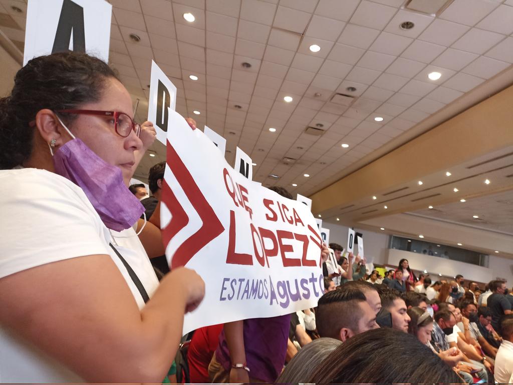 Toma de protesta de los integrantes de Que siga López en Sinaloa