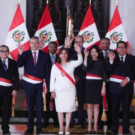 Dina Boluarte instala su nuevo gabinete en medio de protestas en Perú – El Sol de Sinaloa