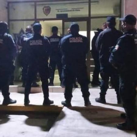 Policías de Elota paran labores por descuentos excesivos en sus aguinaldos – El Sol de Sinaloa