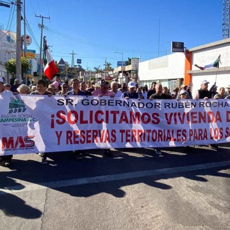 En celebración de la Constitución, ciudadanos exigen acceso a la vivienda – El Sol de Sinaloa