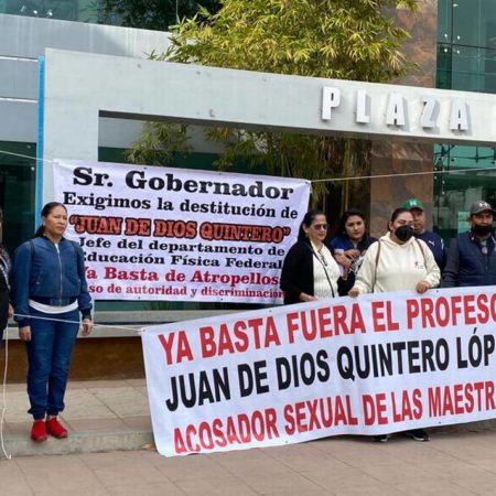 Por hostigamiento laboral de funcionario, docentes se manifiestan en Sepyc – El Sol de Sinaloa