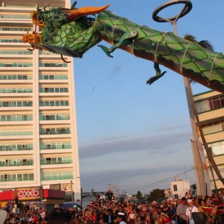 Sorprende monumental dragón chino en Desfile de Carnaval – El Sol de Sinaloa
