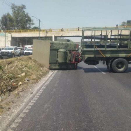 Camión de la Sedena se vuelca en la México-Querétaro – El Sol de Sinaloa