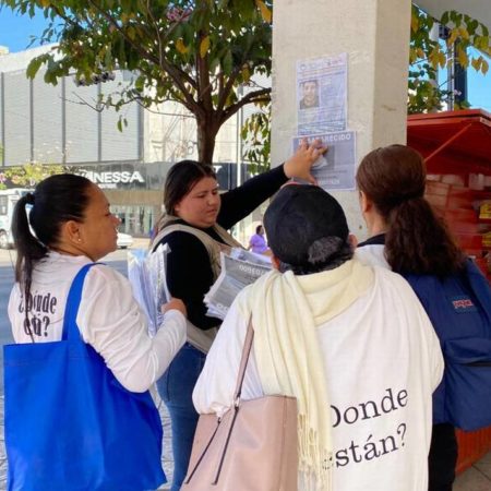 Colectivo de búsqueda tapiza el centro de Culiacán con fichas de desaparecidos – El Sol de Sinaloa