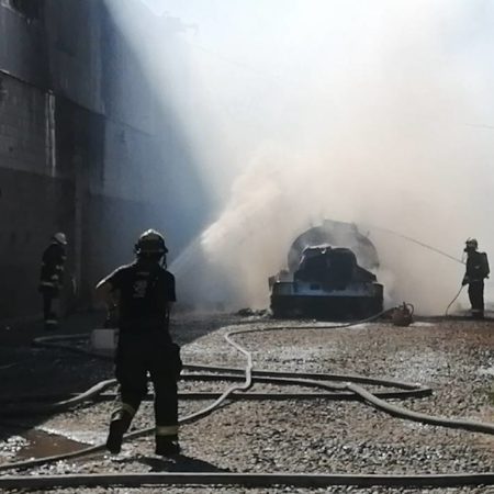 Se incendia pipa cargada con diésel en el fraccionamiento Santa Rocío – El Sol de Sinaloa