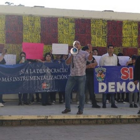 Se manifiestan en la facultad de psicología de la UAS exigiendo democracia – El Sol de Sinaloa