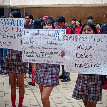 Se manifiestan maestros y estudiantes de la preparatoria Rafael Ramírez por falta de pago – El Sol de Sinaloa