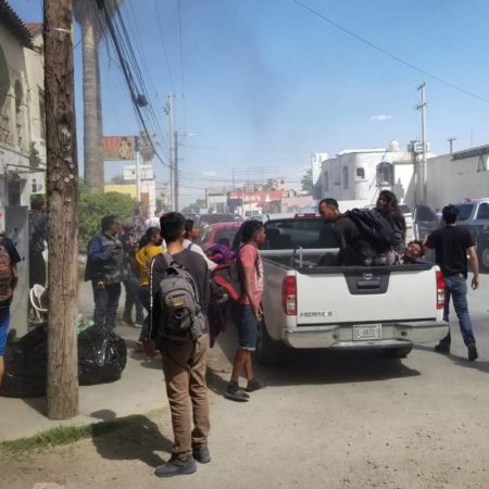 Riña entre migrantes y habitantes de Cd Juárez termina con varios lesionados y un incendio – El Sol de Sinaloa