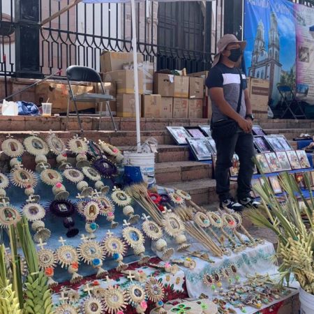 “Toda una tradición”, joven crea figuras religiosas con hoja de palma y trigo – El Sol de Sinaloa